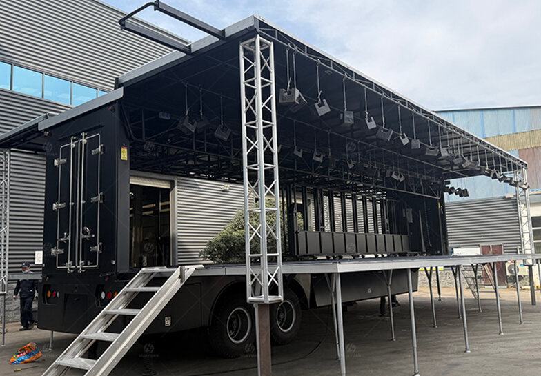 Mobile stage roof load test with 40 pieces of 25 kg weights reaching 100e kg total load